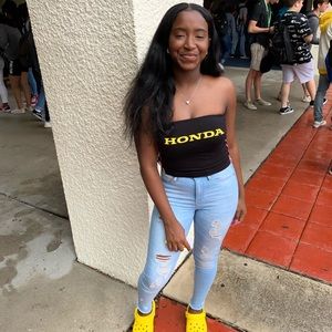 Meet your Posher, Omaria